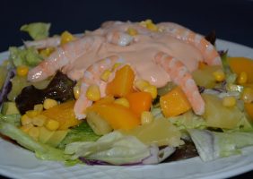 Restaurante-los-Caballos-Alora-Malaga-ensalada tropical-min